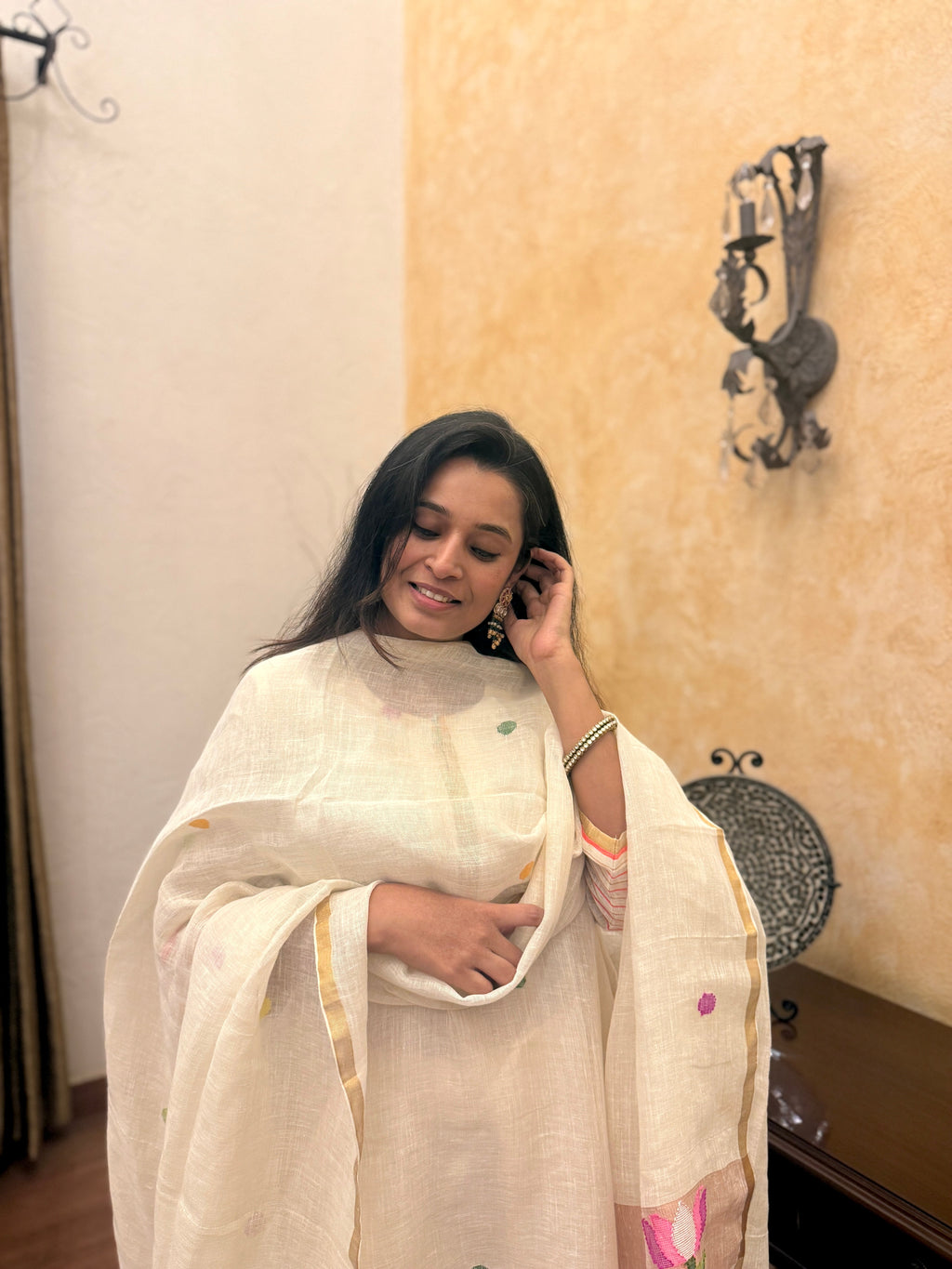 Dhara White Jamdani Paithani Unstitched Fabric Set