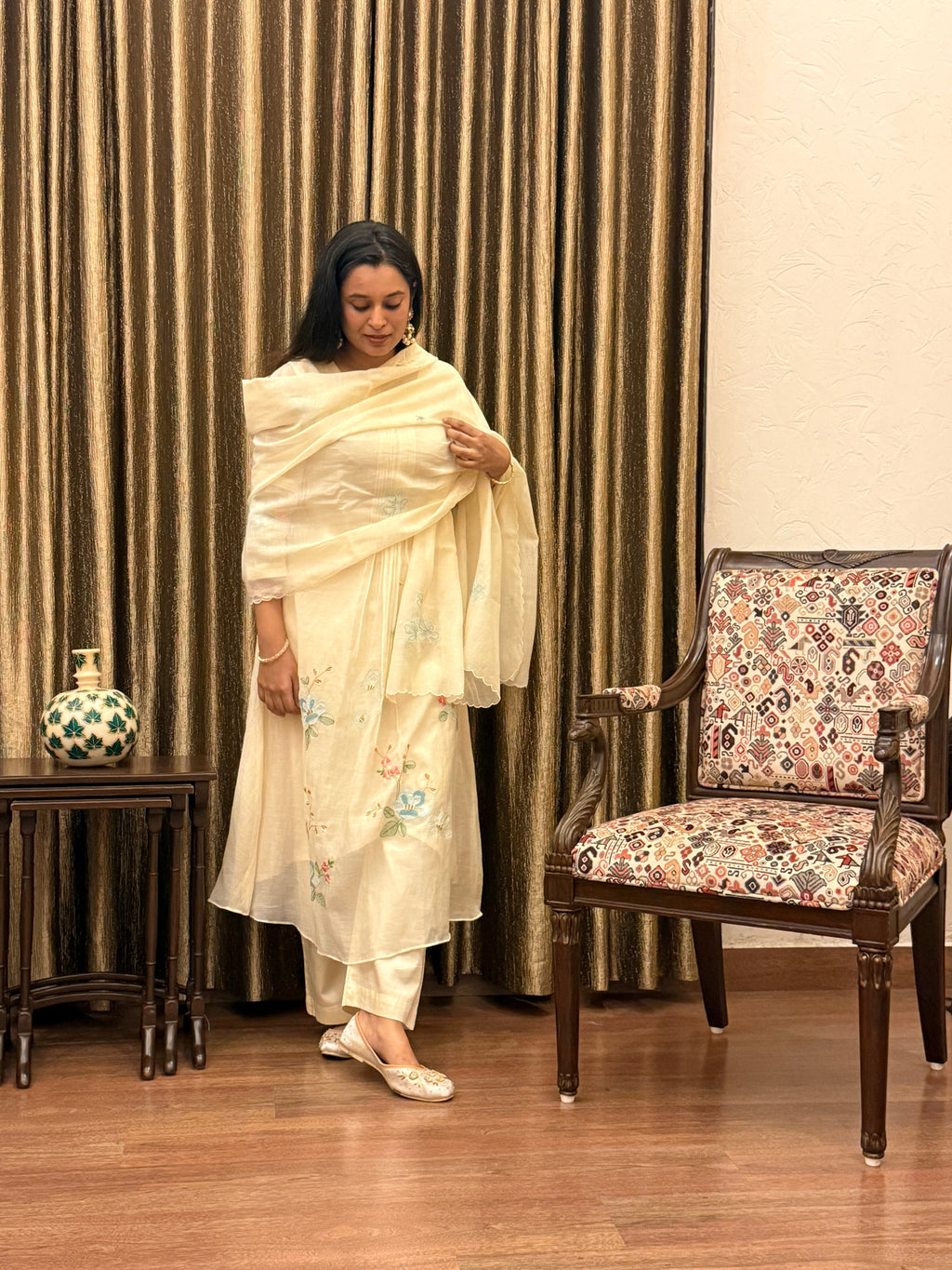 Vanilla White Appliqué Mul Chanderi Kurta Set