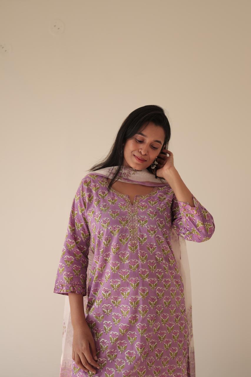 Lilac butti Hand Embroidered Set