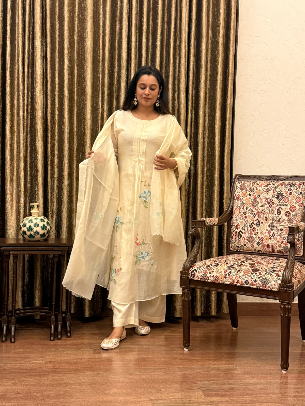 Vanilla White Appliqué Mul Chanderi Kurta Set