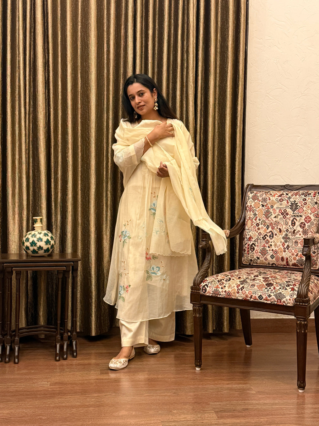Vanilla White Appliqué Mul Chanderi Kurta Set